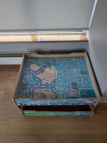 Kids play table
