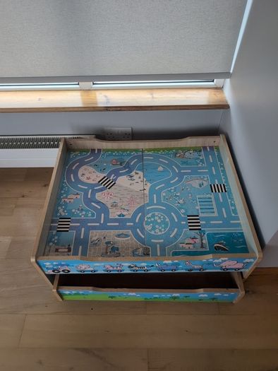 Kids play table