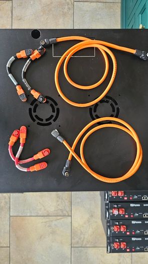 4 Dyness B4850 Lithium Batteries. Complete Setup