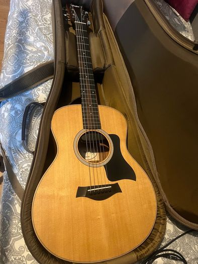 Taylor GS Mini semi acoustic