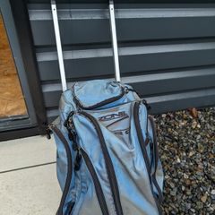 Brunswick Zone Bowling Ball (6.2kg) + 2-Ball Roller Bag
