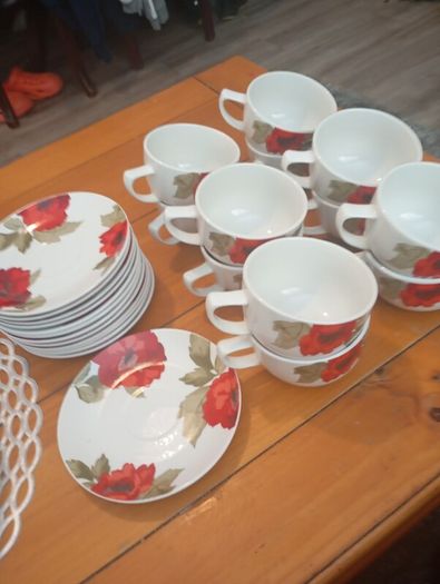 porcelain tea cups & saucers set