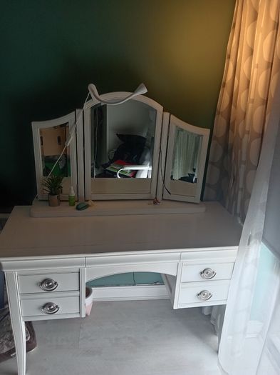 Dressing table