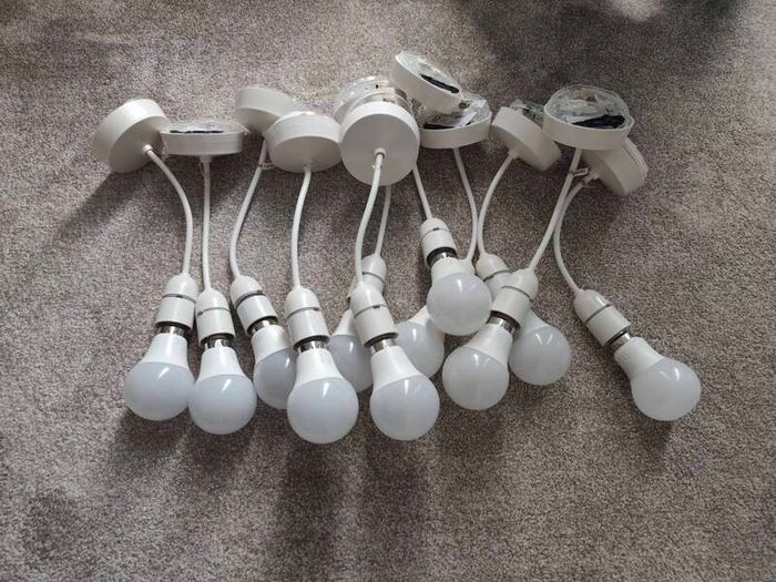 Pendant Set Light Fitting with light bulbs  (lot 12)