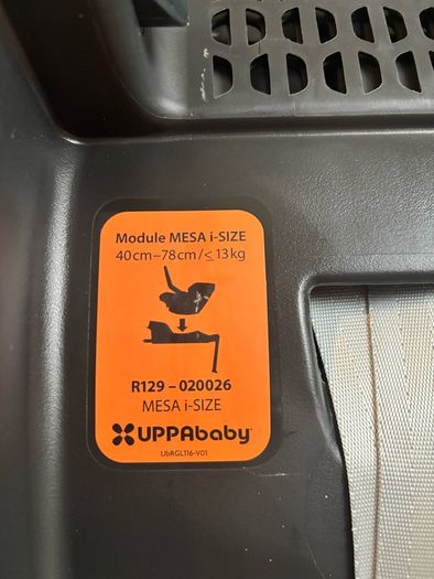 Uppababy Mesa isize Car seat plus base and rain cover