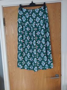 Dunnes Gallery  Skirt. S. M- 12-14.  B.N.W.T