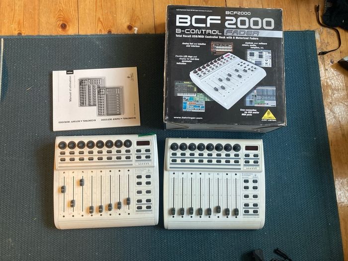 Behringer BCF2000 x 2
