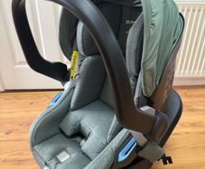 Uppababy car seat with base