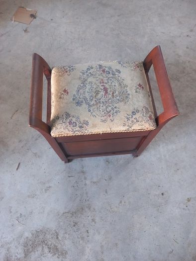 Piano Stool/Bench with storage