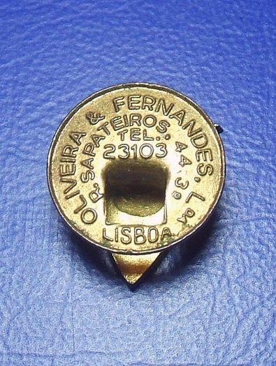COL CLUBE ORIENTAL DE LISBOA (Portuguese football club) - a vintage membership badge (1940's - 1960's)