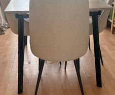 Extendable table and 4 chairs set