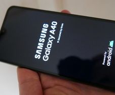 Samsung Galaxy A40 64GB Black, Unlocked