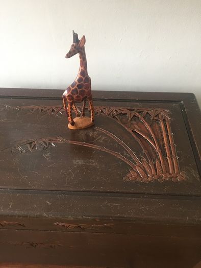 Beautiful crafted giraffe (12")
