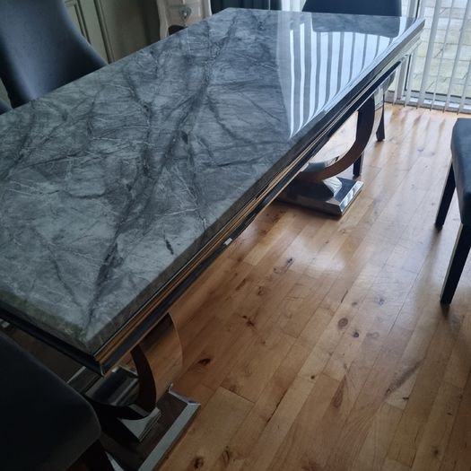 Dining room table