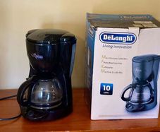 DeLonghi 10 Cup Filter Coffee Maker | Boxed with Instructions