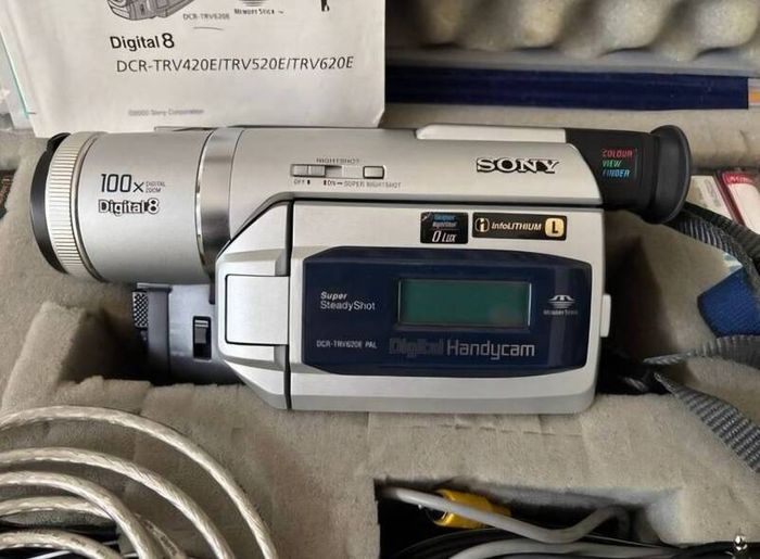 Sony Digital 8 Video Camera DCR-TRV420E