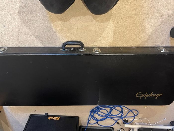 Epiphone Thunderbird Pro-IV with hard case
