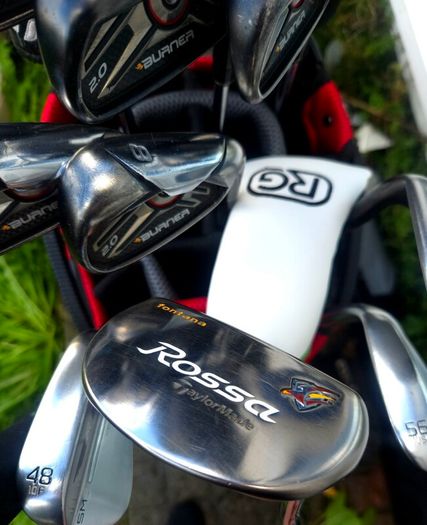 Set of Taylormade Golf Clubs