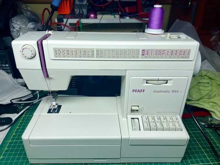 PFAFF Dualmatic 955-1 Sewing Machine with IDT(Upper walking foot) - Just serviced - Excellent condition