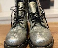Doc Martens 8 hole boots - size UK8 / EU42