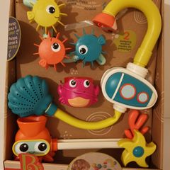 4 brand new toy(bath toy+fold out books)0+