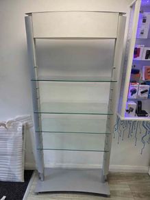 Adjustable retail glass shelves