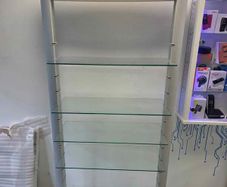Adjustable retail glass shelves