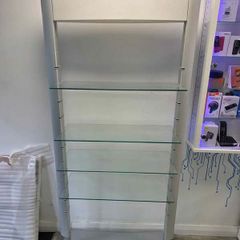 Adjustable retail glass shelves