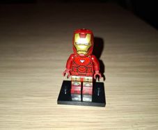 A mix of Lego Marvel Minifigures