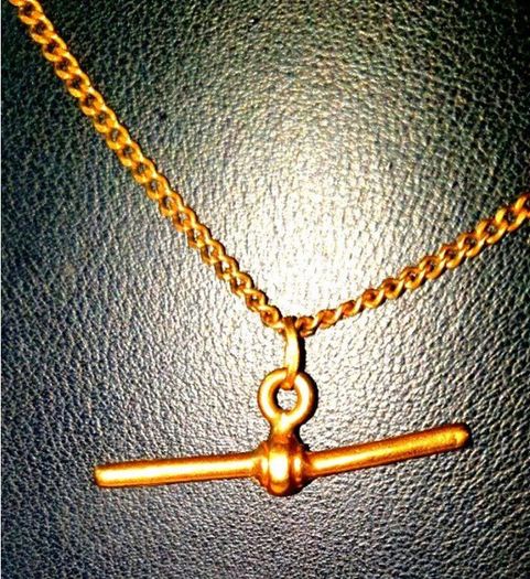 Pristine Vintage 9k Solid Gold T-Bar Necklace