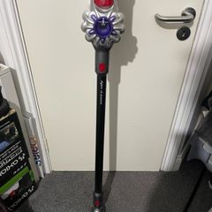 Dyson V8