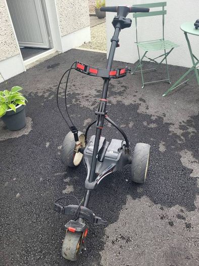 Electric golf trolley