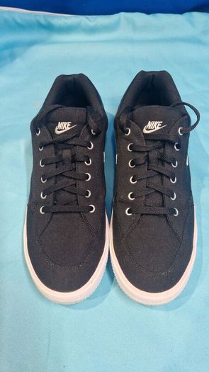 Nike Court Classic