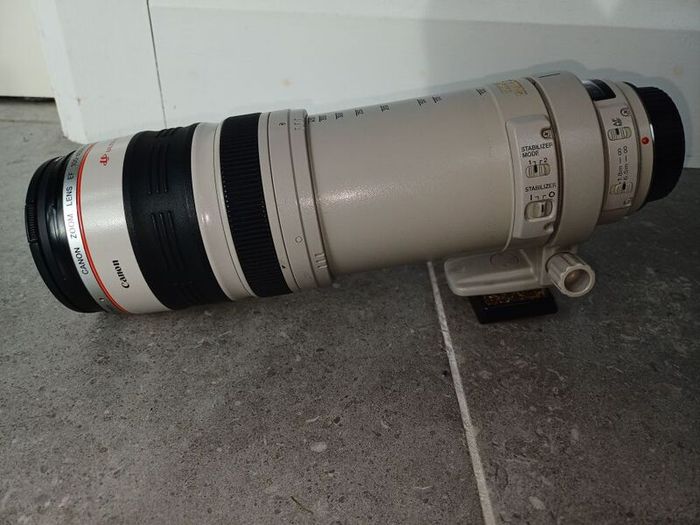 Canon EF 100-400mm L IS USM lens