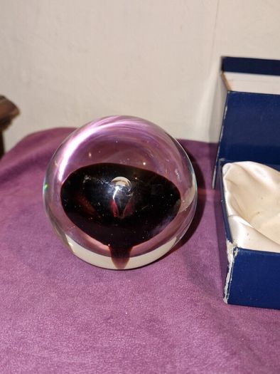 Glass paper weight
