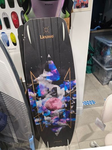 kiteboard- LIEUWE shotgun 141x42cm- shop demo board