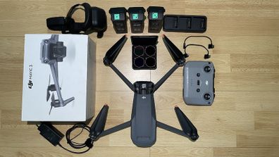 DJI Mavic 3 Dual-Camera Drone with Controller