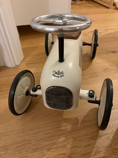 Kids Vilac ride-on car