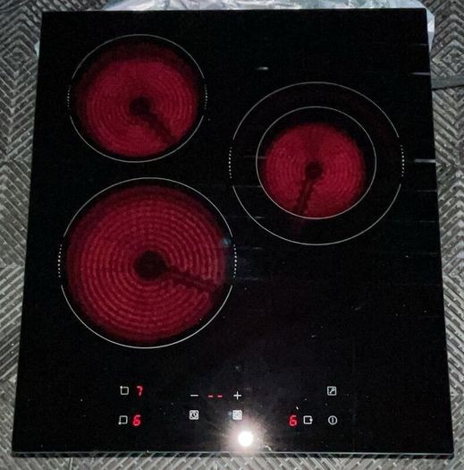 German Brand New Compact Ceramic Hob 3 Zone PKM