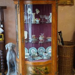 Elegant French Curved Glass Display Cabinet / Vitrine