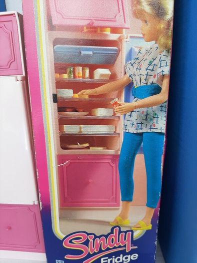 New Sindy vintage unopened Fridge freezer and toy food