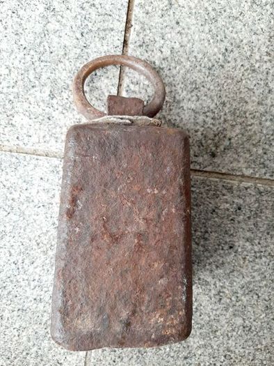 Antique weight