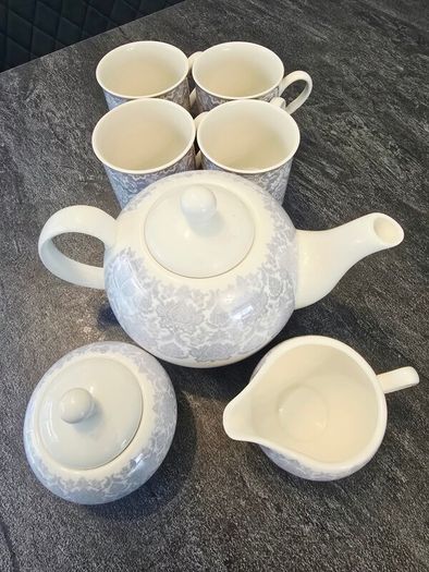 Tea Set "Free to take away"