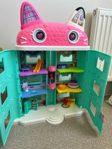 Gabby's dollhouse