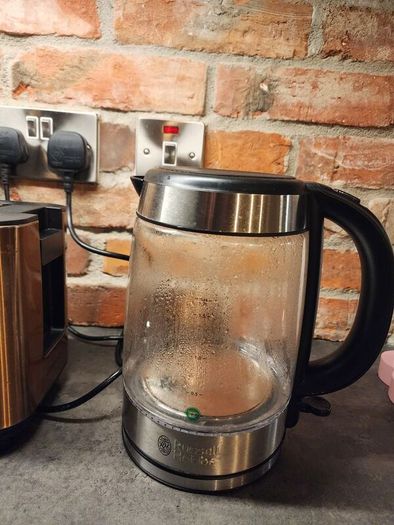 2 slice toaster and 1.5L Glass kettle