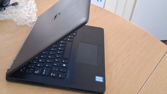 Dell Latitude E7270 | Intel i7 | 16GB RAM | 256GB SSD | Win 11 Pro + FREE Logitech Mouse