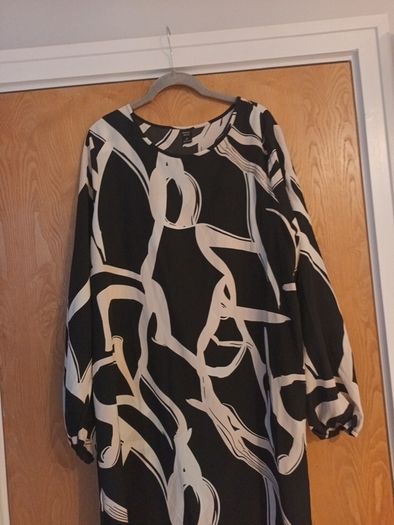 Emery Rose  Long Sleeved  Dress. S. Xl - 16.   New  - No Tag.