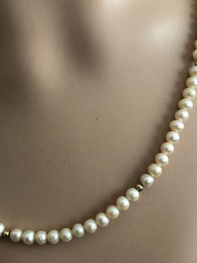 pearl necklace