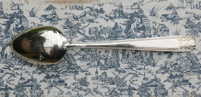 Vintage Set From The Goldsmith's House Le Chardon in its original box