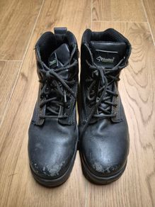 Safety boots